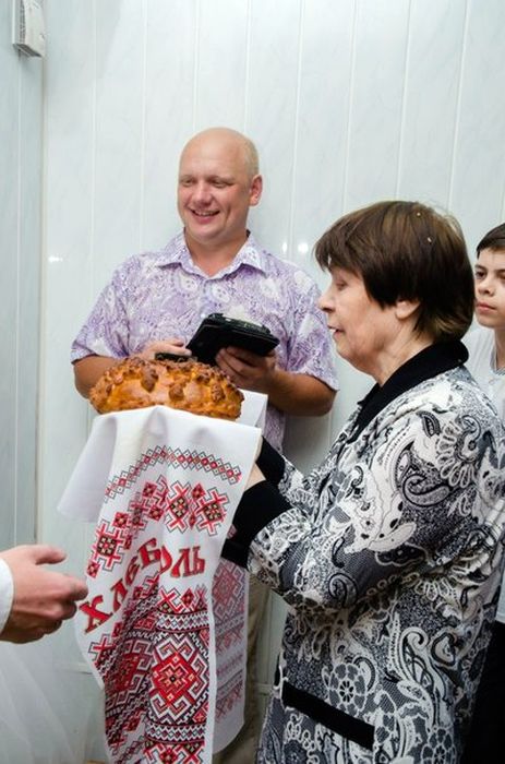 Встречаем молодых хлебом солью!
