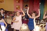 Танцуют девочки!