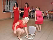 девочки выкупают жениха